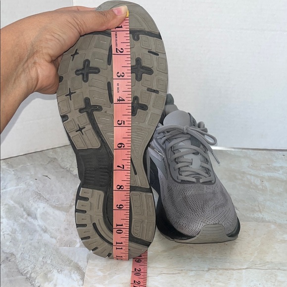 Brooks Gray Mesh Athletic Running Sneakers main image 4